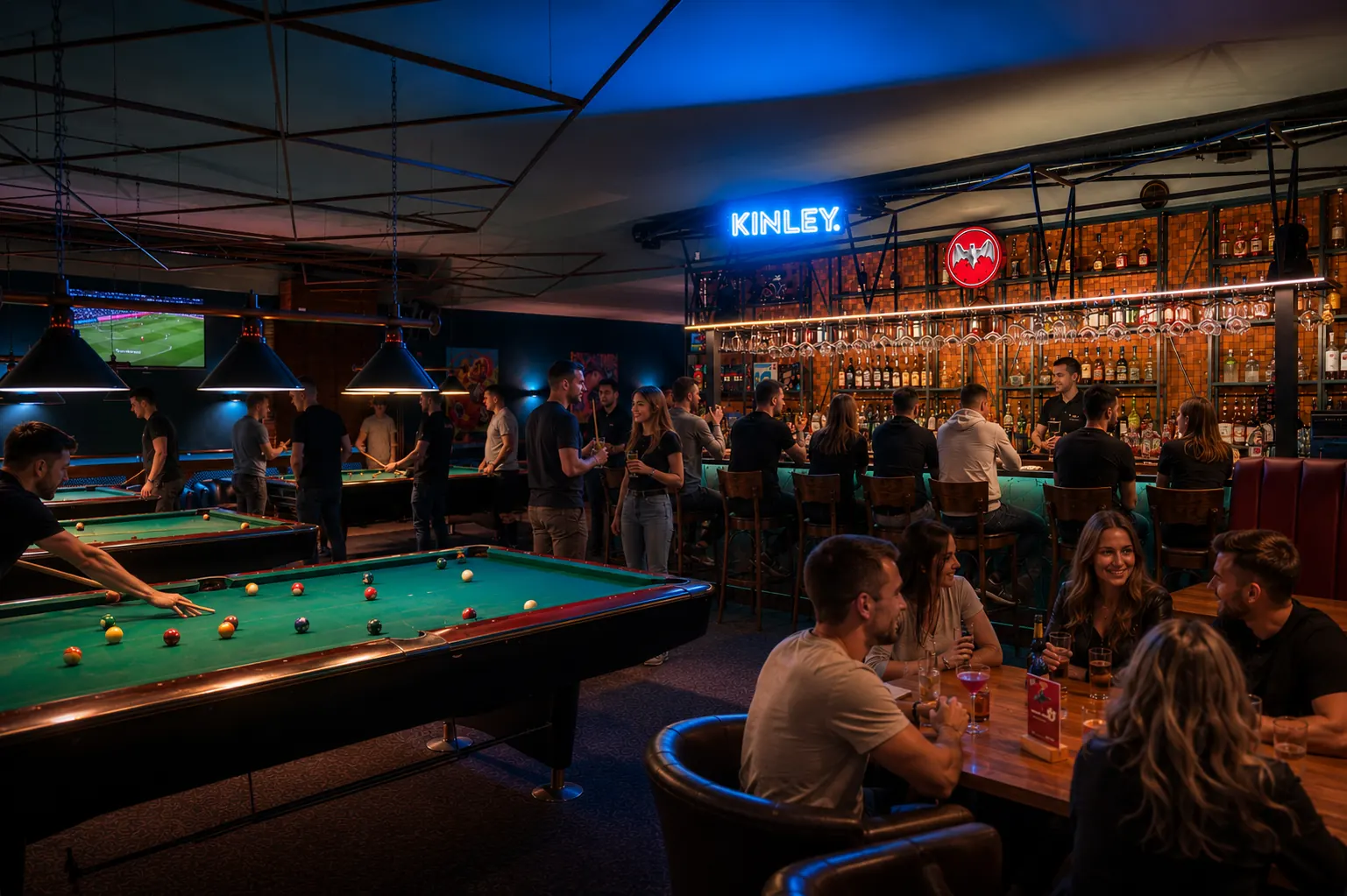 Wieczór w Klubie Pictures — stoły bilardowe i bar na Białołęce